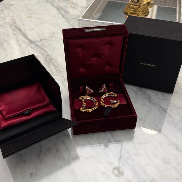 DOLCE & GABBANA Gold Brass Heart Devotion DG Clip on dangling Earrings - Picture 4 of 7